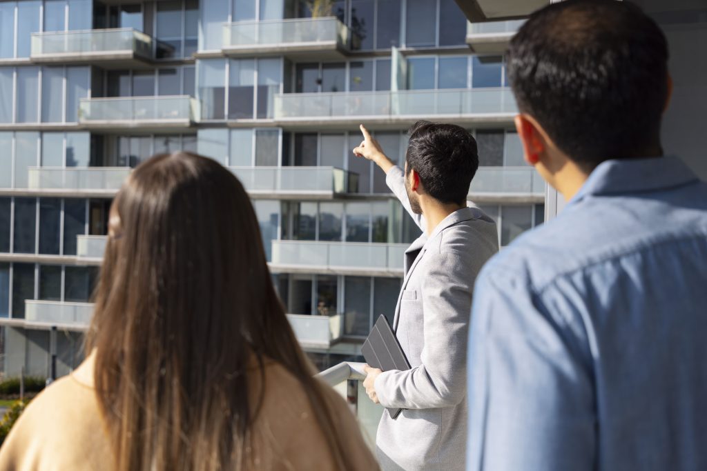 Für den Erwerb von Immobilien bietet sich die Übernahme einer Immobilien GmbH an.