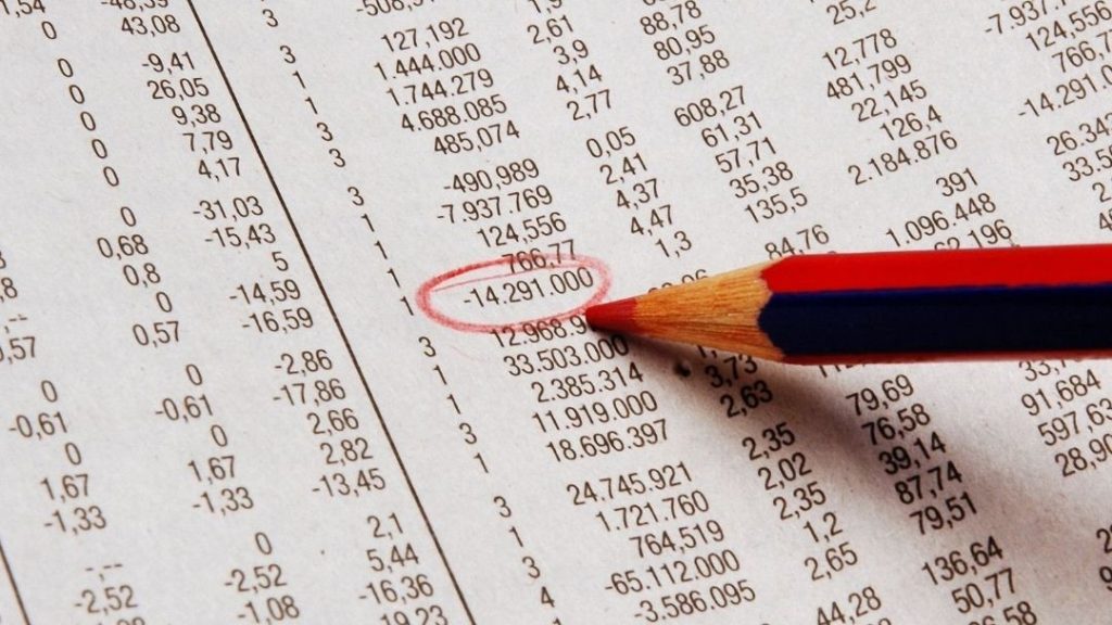 Ein negatives Eigenkapital in der Bilanz lässt sich durch eine Einlage von GesellschafterInnen ausgleichen. 