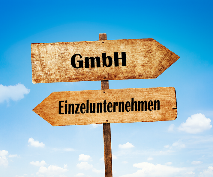 Ob man sich mit Einzelunternehmen oder GmbH selbstständig macht, gibt eine entscheidende Richtung vor. 