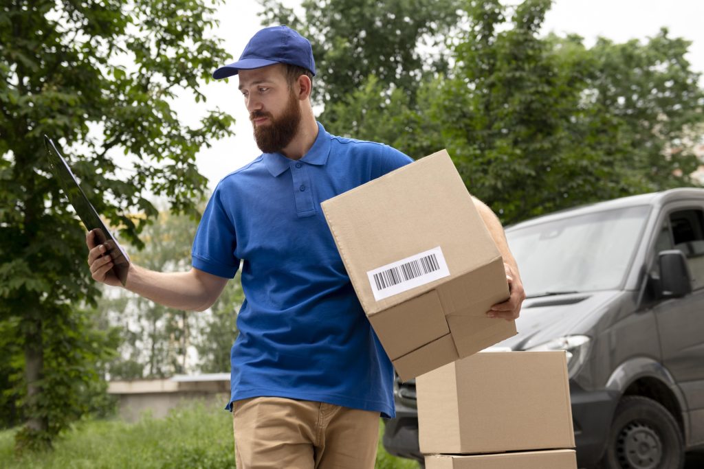 Ab Oktober 2026 kommt die Paketsteuer auf viele Versandhändler zu.