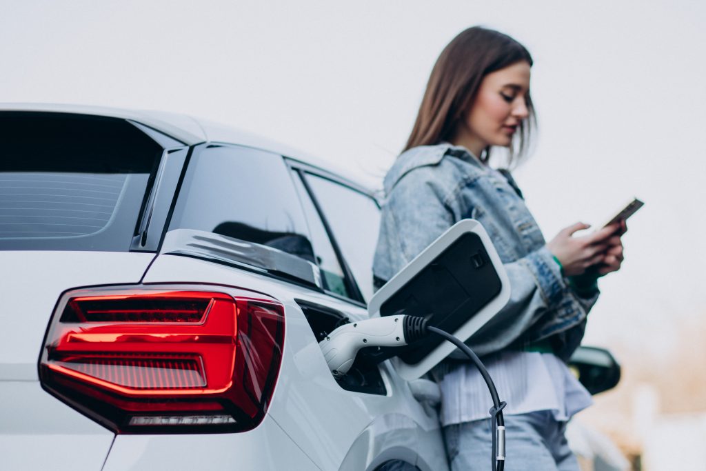 Für Unternehmen ist der Sachbezug für Elektrofahrzeuge ein steuerlicher Vorteil, der schon bald abgeschafft werden könnte.